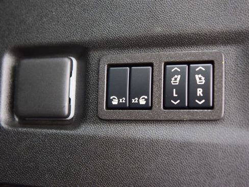 Used 2024 GMC Yukon XL Denali AWD/4WD image 27