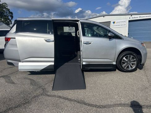 Used 2015 Honda Odyssey Touring Elite image 2