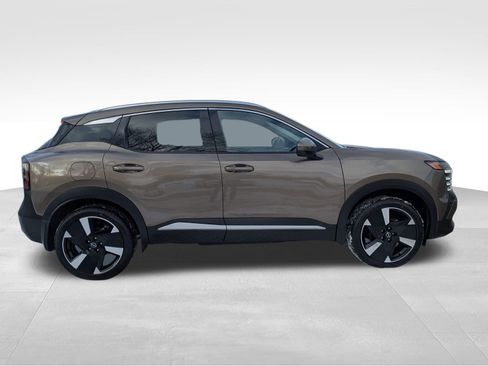 Certified 2025 Nissan Kicks SR image 31