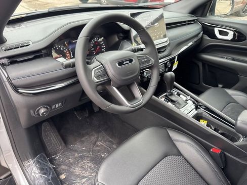 Used 2026 Jeep Compass Latitude image 16