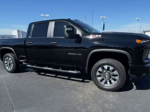 Used 2025 Chevrolet Silverado 2500 Custom w/ Custom Value Package image 2
