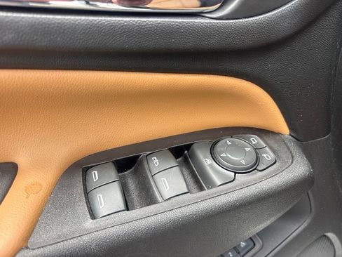 Used 2019 Chevrolet Equinox Premier FWD image 11