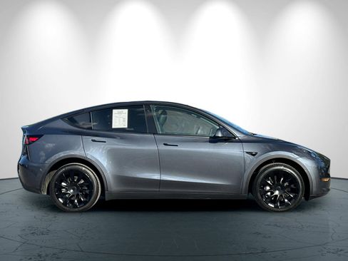 Used 2023 Tesla Model Y Long Range image 3
