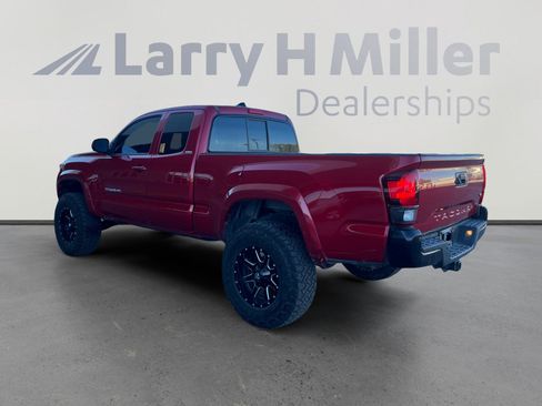 Used 2018 Toyota Tacoma SR5 image 3