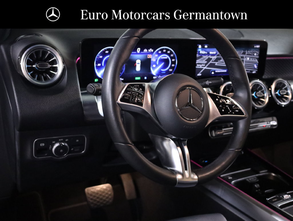 Used 2024 Mercedes-Benz EQB 300 4MATIC image 25