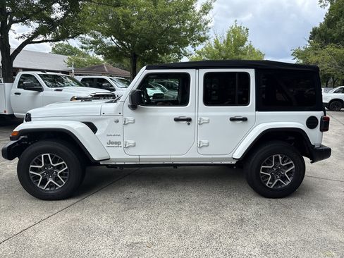 Used 2024 Jeep Wrangler Unlimited Sahara AWD/4WD image 4