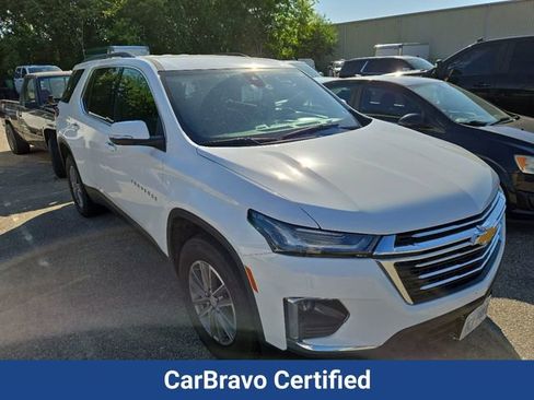 Used 2023 Chevrolet Traverse LT FWD image 1