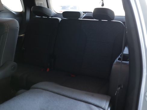 Used 2024 Chevrolet Traverse LT image 28