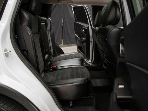 Used 2024 Mitsubishi Outlander SE image 20