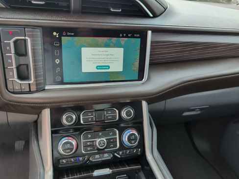 Used 2023 GMC Yukon XL Denali AWD/4WD image 16