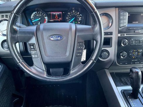 Used 2017 Ford Expedition XLT image 8