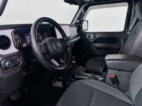 Used 2025 Jeep Gladiator Sport AWD/4WD image 9
