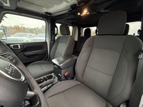 Used 2023 Jeep Gladiator Willys image 22