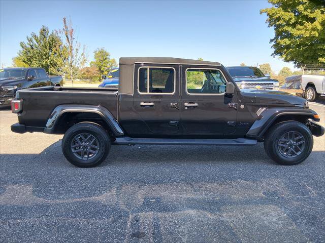 Certified 2025 Jeep Gladiator Sport AWD/4WD image 2