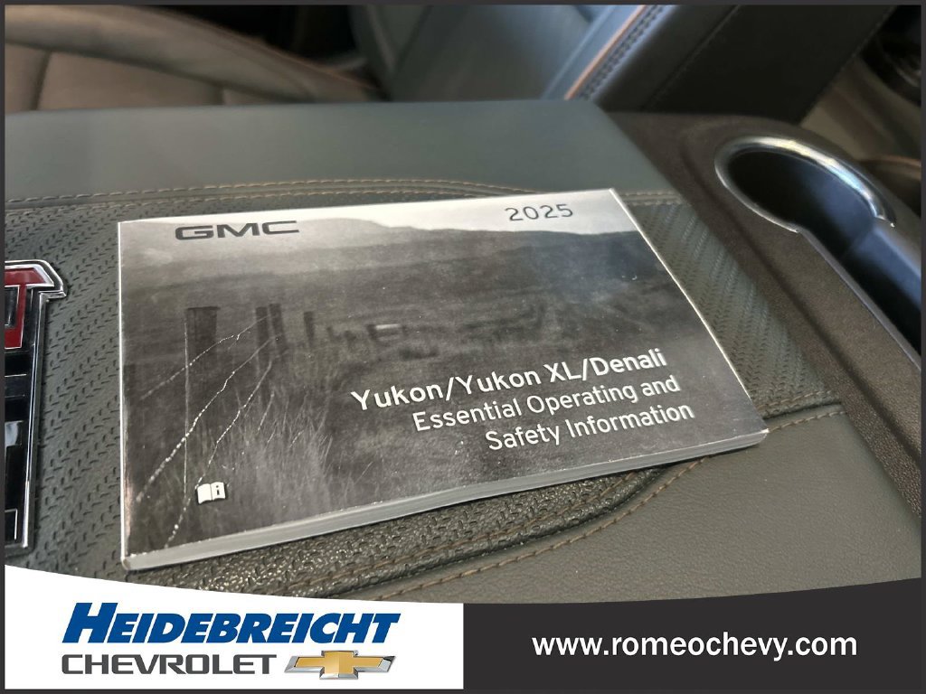 Used 2025 GMC Yukon AT4 w/ AT4 Premium Plus Package AWD/4WD image 29