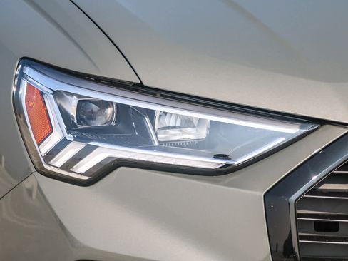 New 2025 Audi Q3 2.0T Premium w/ Convenience Package image 4