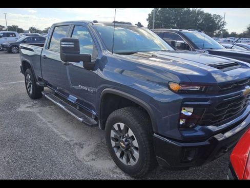 Used 2024 Chevrolet Silverado 2500 Custom w/ Custom Value Package image 3