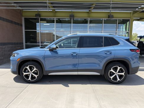 Used 2025 Volkswagen Tiguan SE AWD/4WD image 7