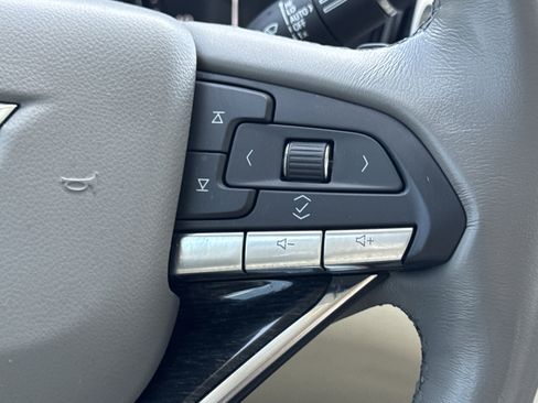 Used 2022 Cadillac XT6 Premium Luxury w/ Technology Package AWD/4WD image 2