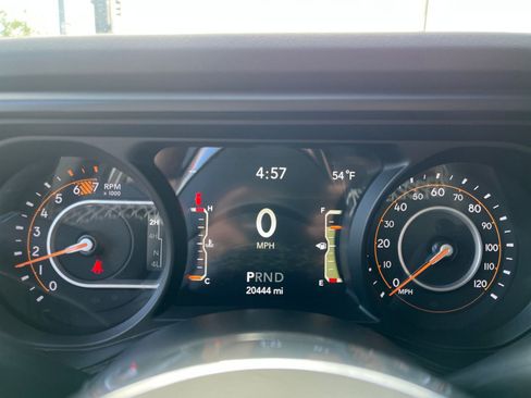 Used 2025 Jeep Wrangler Unlimited Sahara AWD/4WD image 40