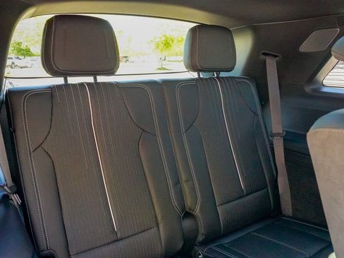 Used 2026 Cadillac Vistiq Luxury image 16