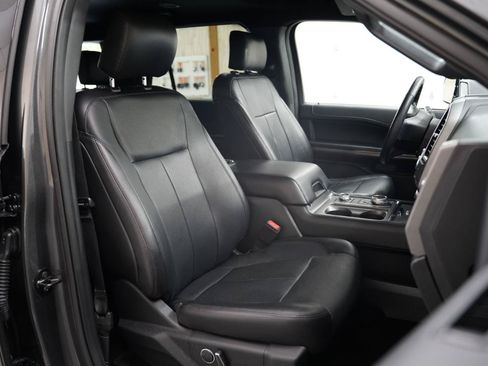 Used 2018 Ford Expedition XLT w/ Equipment Group 202A AWD/4WD image 28