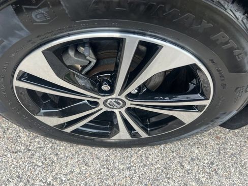 Certified 2022 Nissan Sentra SV FWD image 36