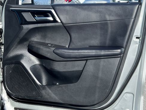 Used 2024 Mitsubishi Outlander SE image 9