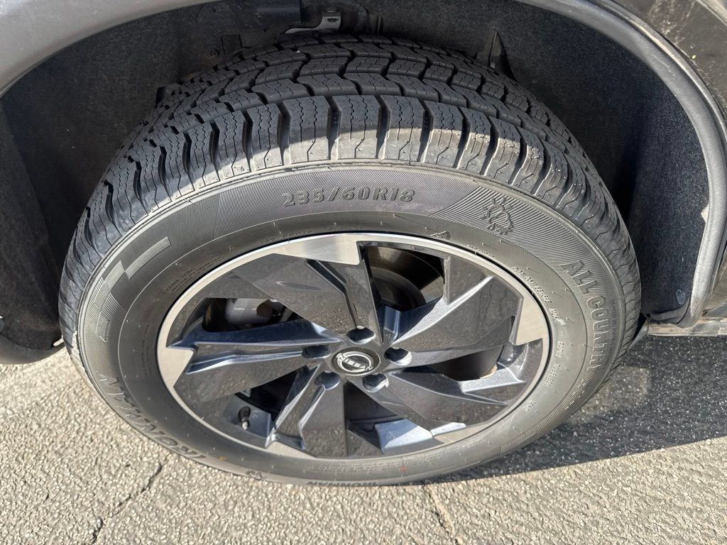 Used 2025 Nissan Rogue SV AWD/4WD image 11