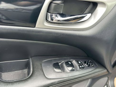 Used 2019 Nissan Pathfinder S AWD/4WD image 18