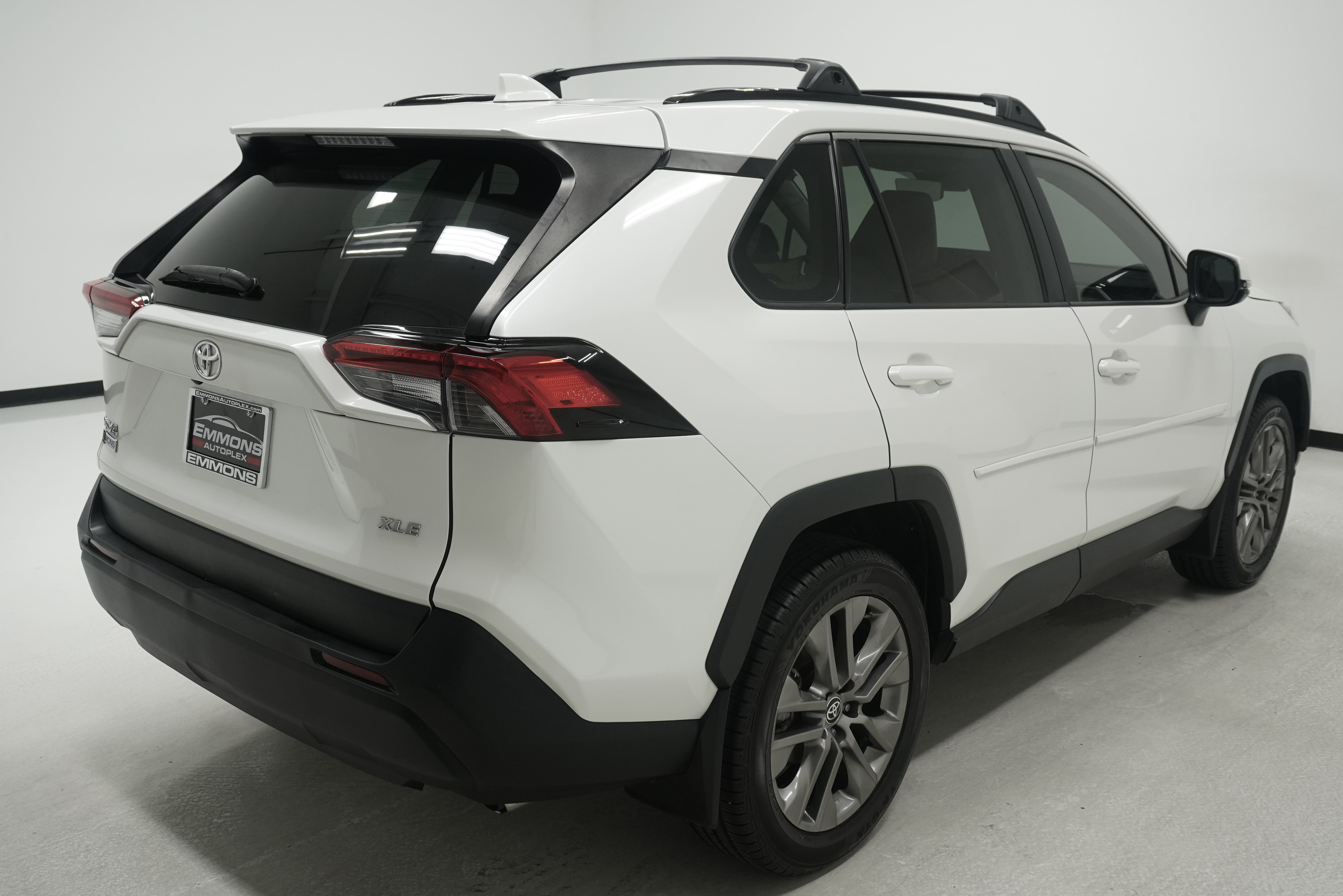 Used 2021 Toyota RAV4 XLE Premium FWD image 4
