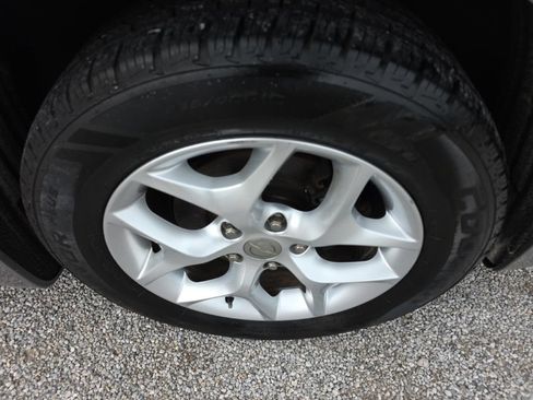 Used 2017 Chrysler Pacifica Touring-L w/ Tire & Wheel Group FWD image 26