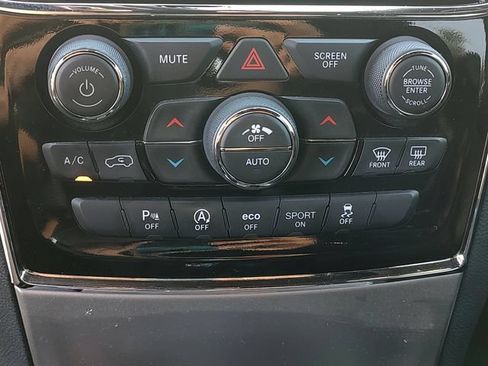 Used 2022 Jeep Grand Cherokee Limited AWD/4WD image 18