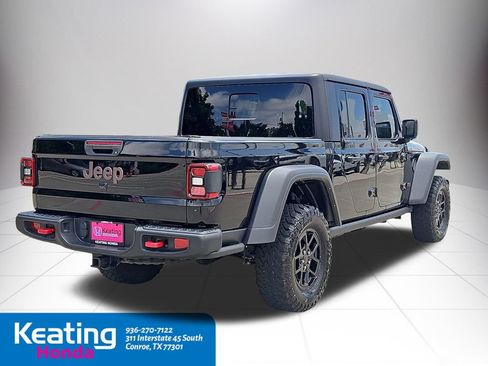 Used 2024 Jeep Gladiator Rubicon AWD/4WD image 8