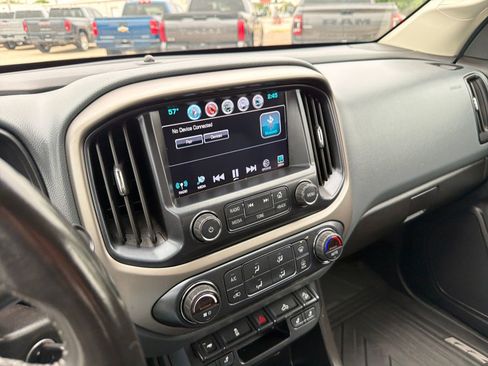Used 2018 Chevrolet Colorado Z71 AWD/4WD image 17