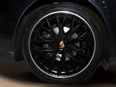 Used 2023 Porsche Panamera 4 Platinum Edition image 39