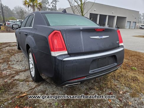Used 2019 Chrysler 300 Touring L w/ Quick Order Package 22F image 8
