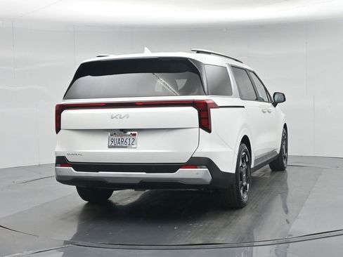 Used 2025 Kia Carnival EX image 58