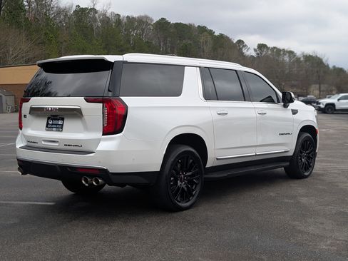 Used 2024 GMC Yukon XL Denali w/ Advanced Technology Package image 9