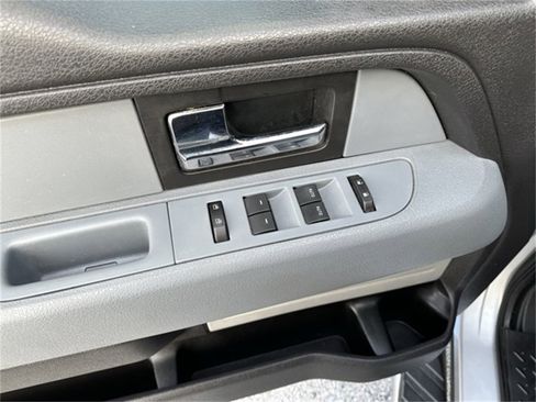 Used 2012 Ford F150 XLT w/ XLT Chrome Pkg image 19