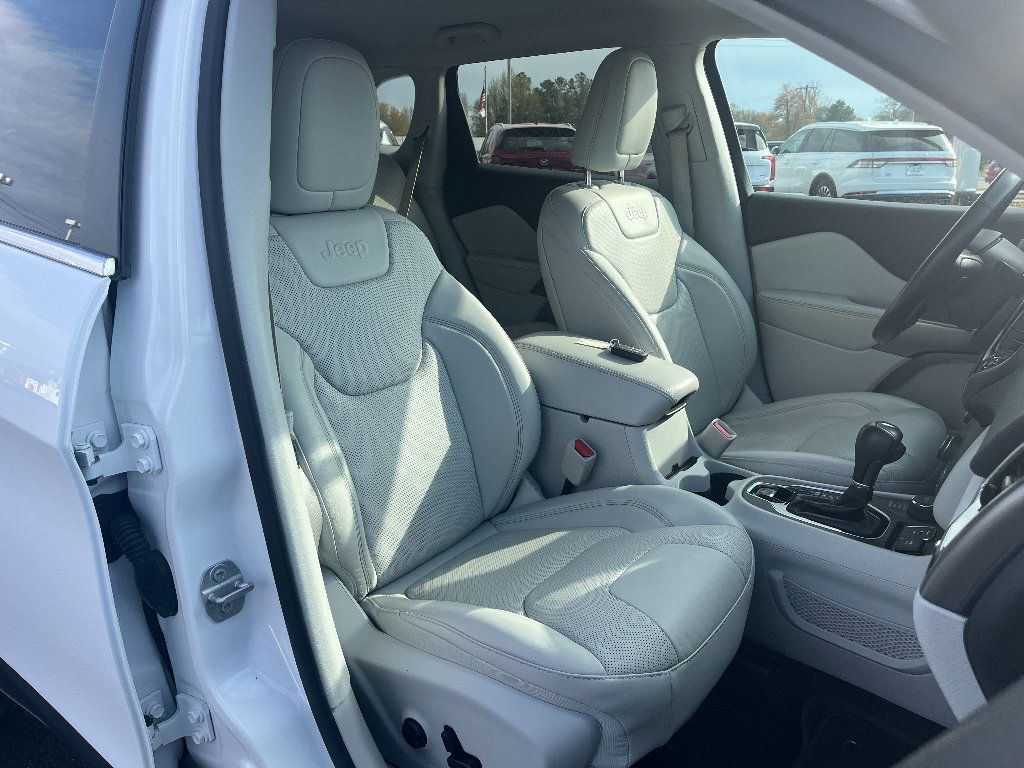Used 2020 Jeep Cherokee Limited w/ Luxury Group AWD/4WD image 17