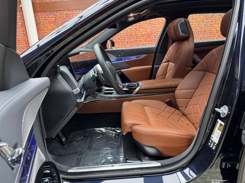 Certified 2025 BMW 760i xDrive image 22