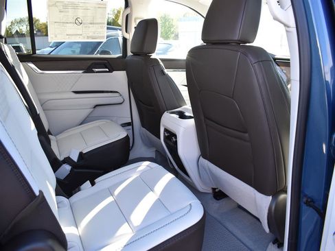 New 2026 GMC Acadia Denali w/ Super Cruise Package image 6