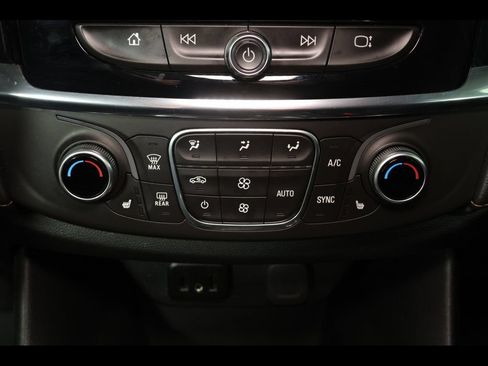 Used 2018 Chevrolet Traverse LT AWD/4WD image 24