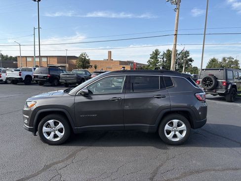 Used 2019 Jeep Compass Latitude w/ Popular Equipment Group FWD image 5