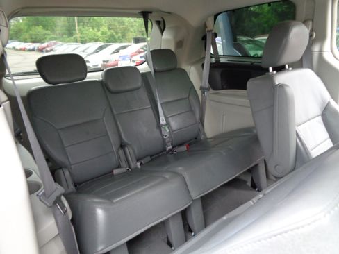 Used 2009 Volkswagen Routan SEL Premium image 17