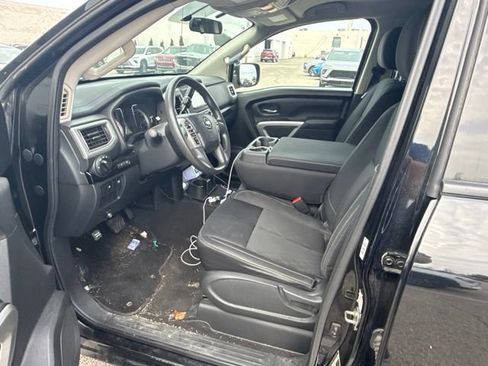 Used 2017 Nissan Titan SV AWD/4WD image 15