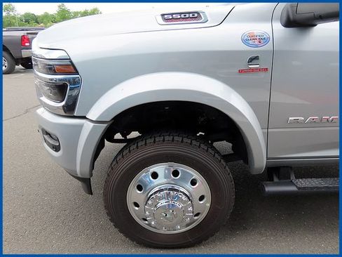 New 2026 RAM 5500 4x4 Crew Cab w/ Laramie Trim Package image 4