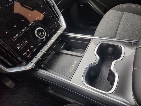 Used 2025 GMC Acadia Elevation image 12