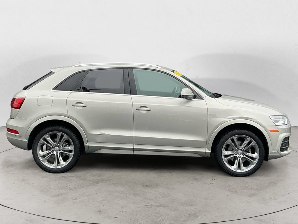 Used 2017 Audi Q3 2.0T Premium Plus w/ Premium Plus Package AWD/4WD image 4